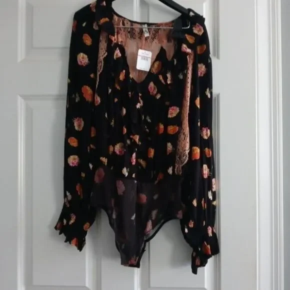 NWT Free People Poppy Balloon Sleeve Ruffle Floral V-Neck Lace Detail Bo… - Picture 9 of 14
